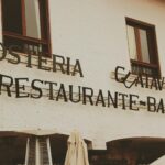 Para encontrar os melhores restaurantes em Curitiba com foco na gastronomia local, explore estabelecimentos que valorizam ing