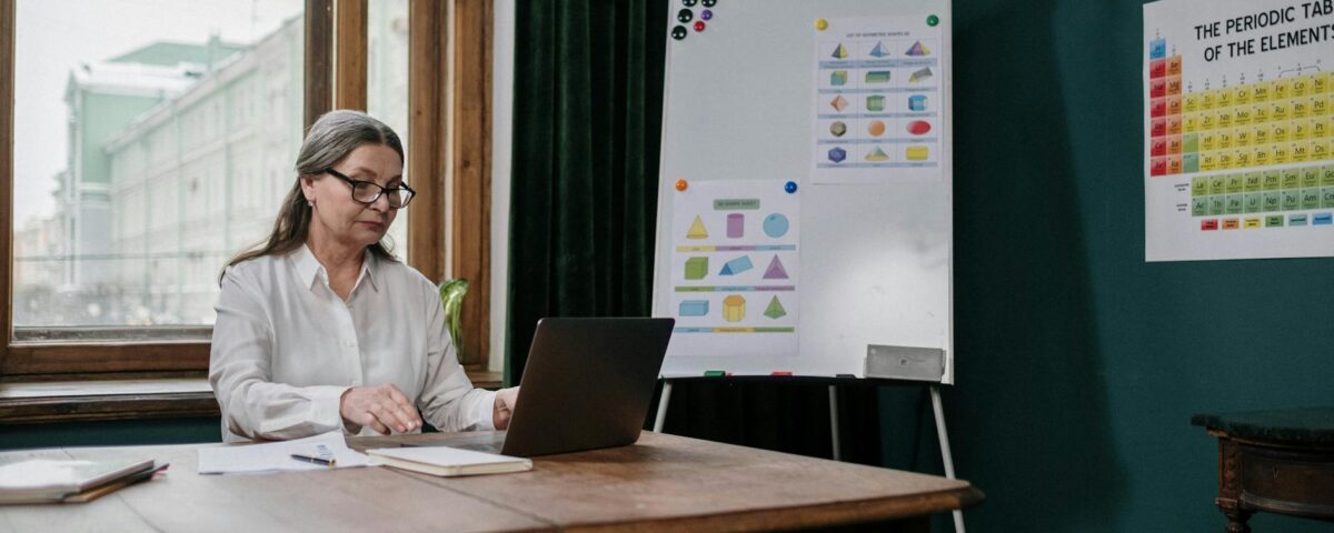 Conexão Professor: Guia Definitivo para Alunos e Profissionais Construírem Relacionamentos Acadêmicos e de Mentoria 4 Conexão Professor: Guia Definitivo para Alunos e Profissionais Construírem Relacionamentos Acadêmicos e de Mentoria — conexao