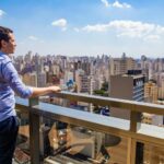 Estilo Brasileiro Contemporâneo: A Essência do Design e da Cultura Nacional 3 Para entender o estilo brasileiro contemporâneo, é crucial mergulhar na sua fusão de influências culturais, materiais naturai