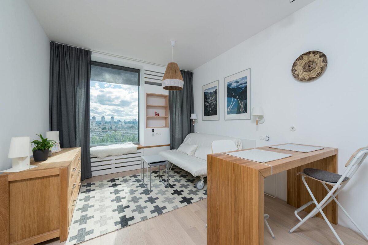 Para estilo escandinavo decoração, busca-se um design que privilegia funcionalidade, minimalismo e aconchego. Caracteriza-se
