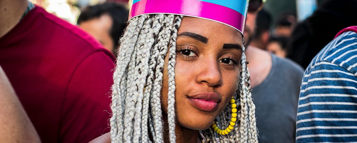 Para exemplos de diversidade cultural no Brasil, observe a vasta gama de manifestações que permeiam todas as regiões: o Bumba