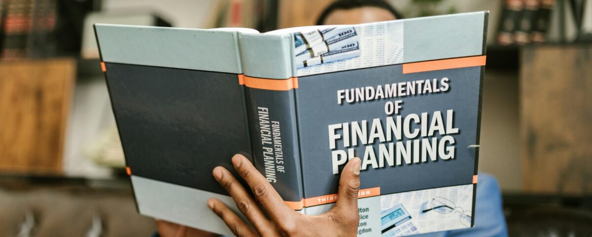 Os Melhores Livros de Finanças: Guia Essencial para Sua Liberdade Financeira — livro de finanças | Noticias Paraná