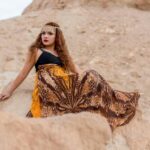 Para entender o que significa boho chic, ele é um estilo que combina a liberdade boêmia e hippie com a sofisticação contempor