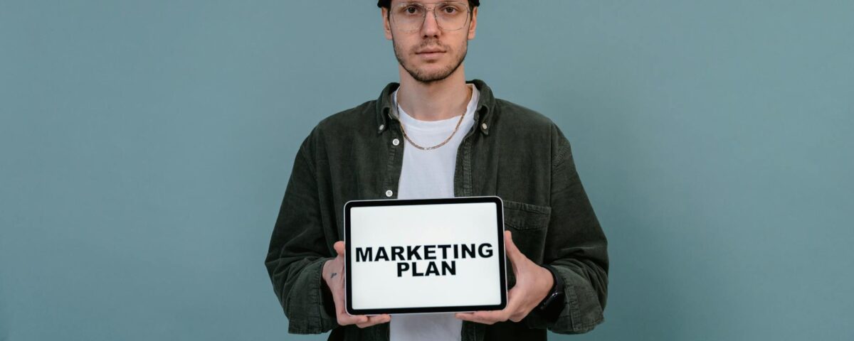 Para ser um profissional de marketing digital, é preciso desenvolver um conjunto de habilidades estratégicas e técnicas para