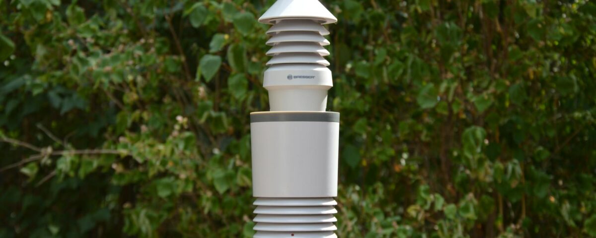 Para **sensores IoT para monitoramento de lavouras** e rebanhos, eles coletam dados em tempo real sobre solo, clima, umidade