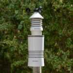 Para **sensores IoT para monitoramento de lavouras** e rebanhos, eles coletam dados em tempo real sobre solo, clima, umidade