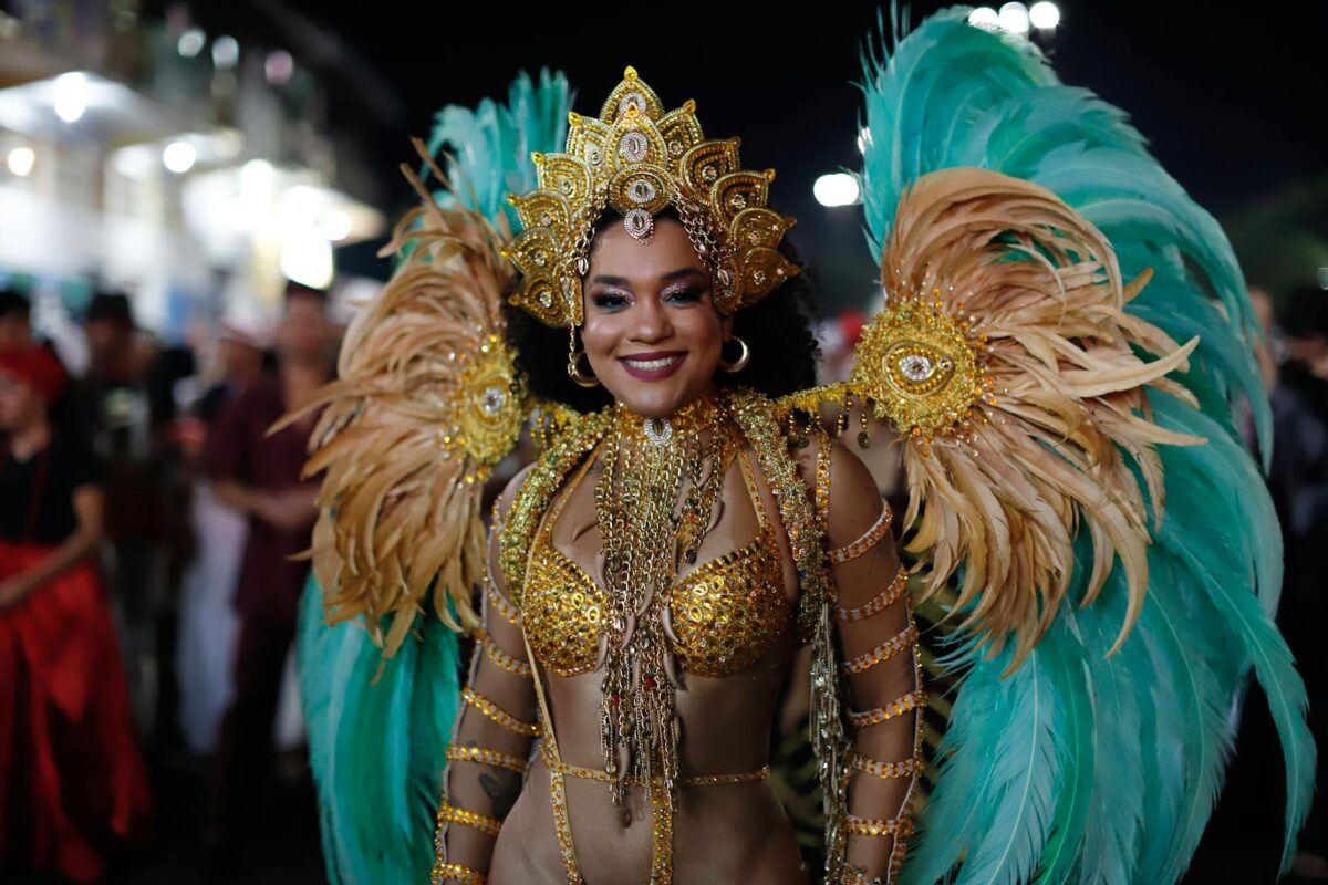 Para as tradições do Brasil, elas abrangem um vasto leque de manifestações culturais, incluindo festas populares como o Carna