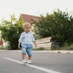 Meu filho pisa torto: quando isso pode indicar alteração ortopédica